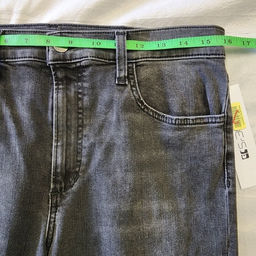 Joe’s Jeans The Charlie High Rise Skinny Ankle Distressed Jeans Size 31 NWT